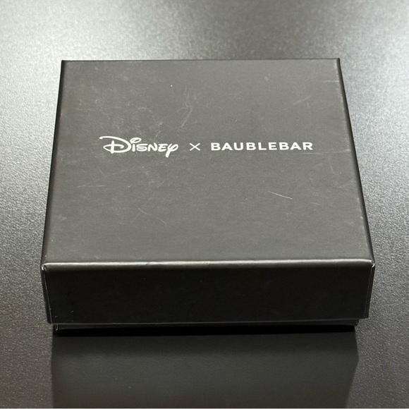Disney × Baublebar MINNIE MOUSE BRIDE Stud Earrings /
Rhinestones NIB - Picture 10 of 12